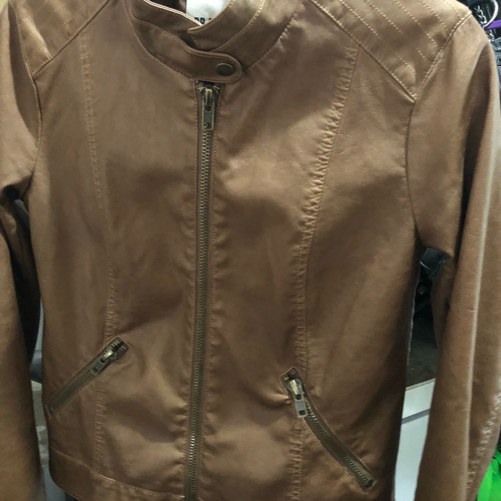 B.B. Dakota leather jacket NWOT fits more like SM